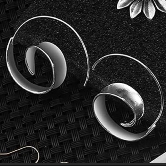 Modern Chic Silver Spiral Threader Hoop Earrings NWT - Picture 4 of 4